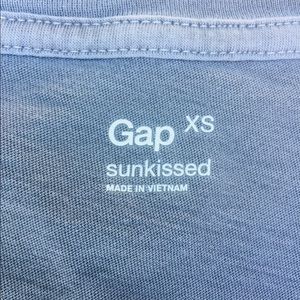 GAP Sunkissed XS Gray T-shirt